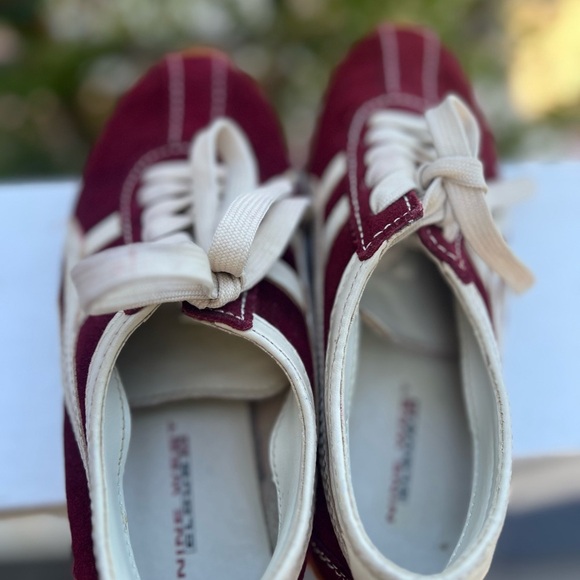 Nine West Burgundy and Cream Sneakers Cloud 9 Size 51/2 Women's Burgandy Y2K - Picture 3 of 11